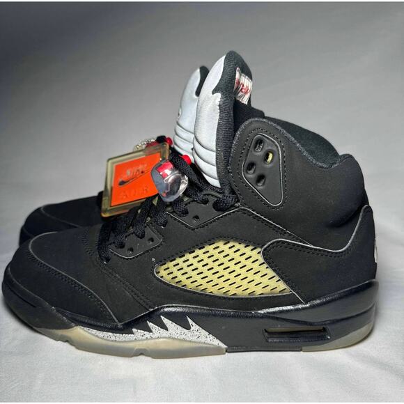 Athletic_Shoes